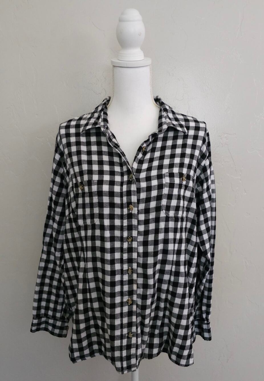 NorthCrest Black & White Plaid Button Down Top